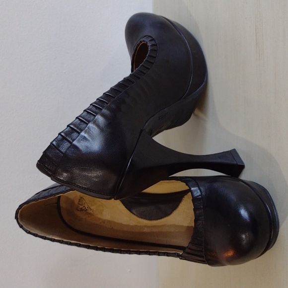 John Fluevog Shoes - John Fluevog black leather platform heels size 10.5